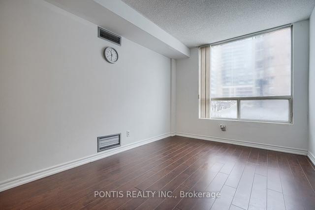 209 - 5785 Yonge St, Condo with 2 bedrooms, 2 bathrooms and 1 parking in Toronto ON | Image 2