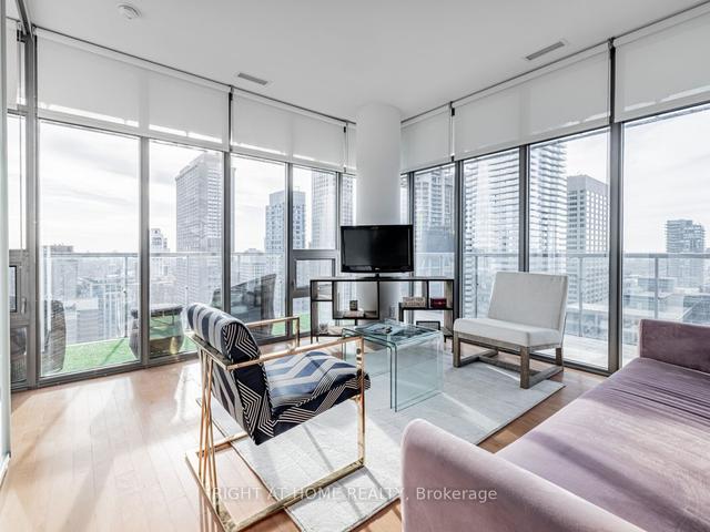 2907 - 33 Charles St E, Condo with 2 bedrooms, 1 bathrooms and 1 parking in Toronto ON | Image 1