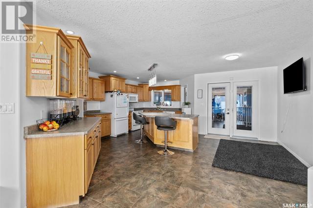 1 Poplar Crescent, House detached with 6 bedrooms, 4 bathrooms and null parking in Birch Hills SK | Image 4