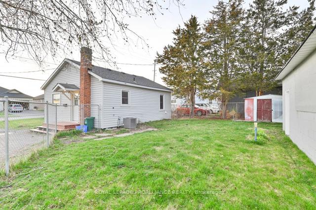 119 Centre St, House detached with 2 bedrooms, 1 bathrooms and 13 parking in Belleville ON | Image 11