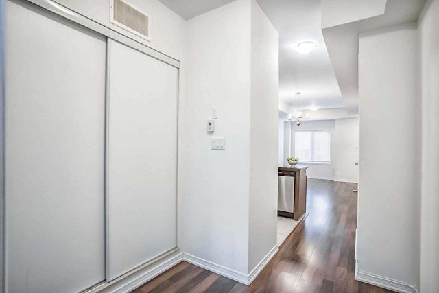 236 - 15 Coneflower Cres, Townhouse with 2 bedrooms, 1 bathrooms and 1 parking in Toronto ON | Image 6