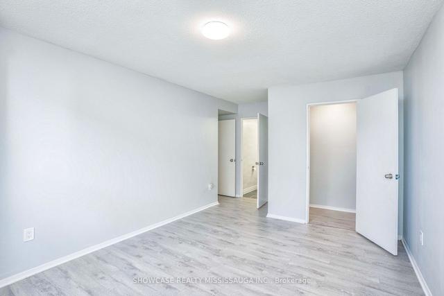 809 - 3 Lisa St, Condo with 3 bedrooms, 2 bathrooms and 1 parking in Brampton ON | Image 18
