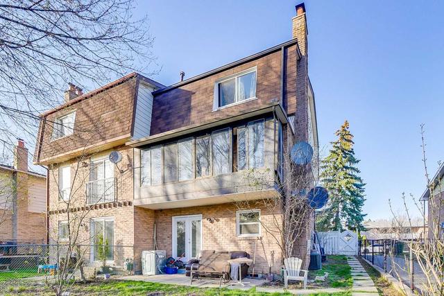 18 Talbot St, House semidetached with 3 bedrooms, 4 bathrooms and 4 parking in Brampton ON | Image 35