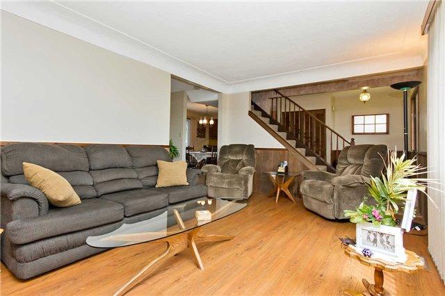 8204 Airport Rd E, House detached with 4 bedrooms, 2 bathrooms and 3 parking in Hamilton ON | Image 2