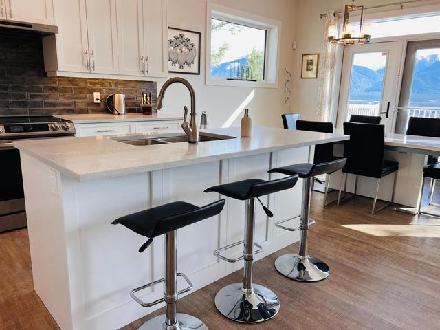 1711 Pine Ridge Mountain Place, House detached with 4 bedrooms, 3 bathrooms and 4 parking in Invermere BC | Image 13