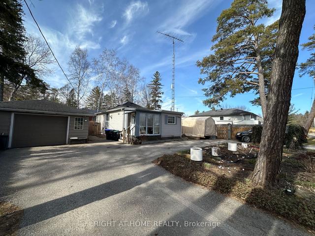 2204 Wards Lane, House detached with 2 bedrooms, 2 bathrooms and 6 parking in Innisfil ON | Image 25