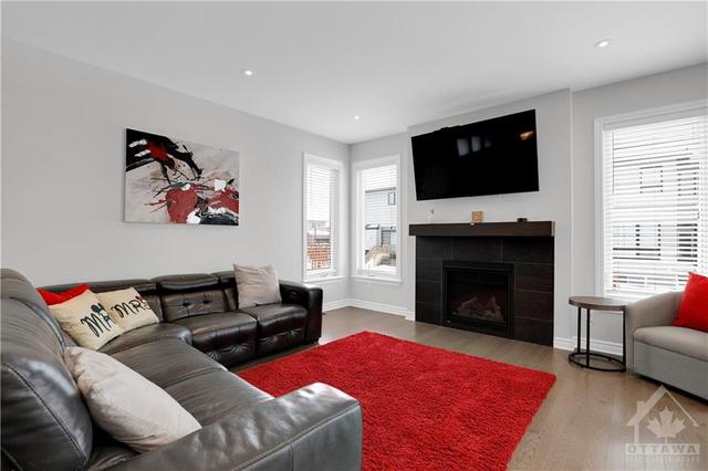 104 Minikan Street, House detached with 4 bedrooms, 4 bathrooms and 4 parking in Ottawa ON | Image 4