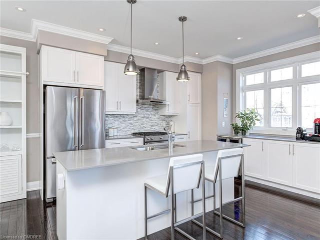2001 Deerview, House attached with 4 bedrooms, 4 bathrooms and 2 parking in Oakville ON | Image 2