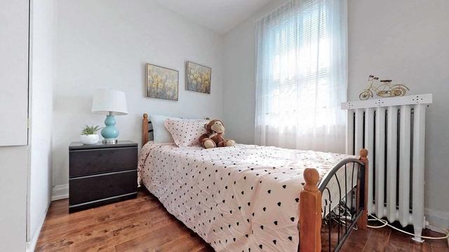 651 Vaughan Rd, House detached with 3 bedrooms, 2 bathrooms and 4 parking in Toronto ON | Image 6