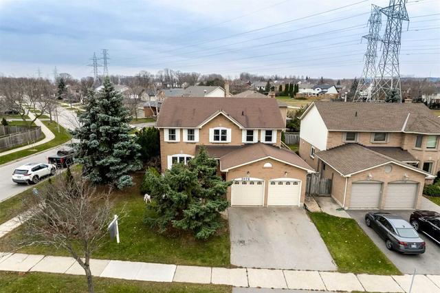 2076 Deer Run Ave, House detached with 4 bedrooms, 4 bathrooms and 4 parking in Burlington ON | Card Image