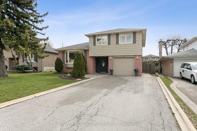 31 Core Cres, House detached with 3 bedrooms, 3 bathrooms and 5 parking in Brampton ON | Image 1