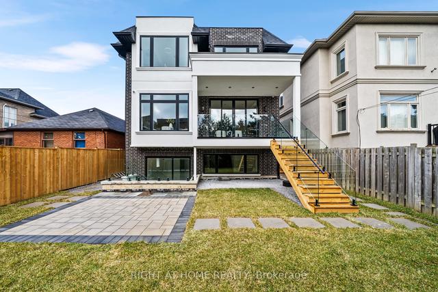 379 Glengarry Ave, House detached with 5 bedrooms, 6 bathrooms and 6 parking in Toronto ON | Image 25