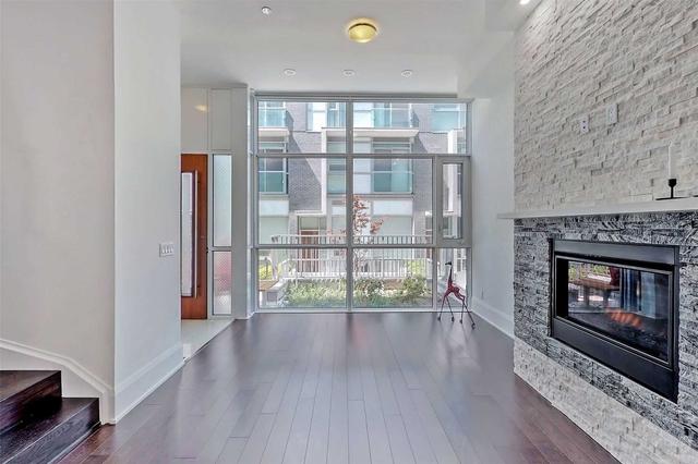 th5 - 101 Erskine Ave, Townhouse with 3 bedrooms, 4 bathrooms and 2 parking in Toronto ON | Image 2