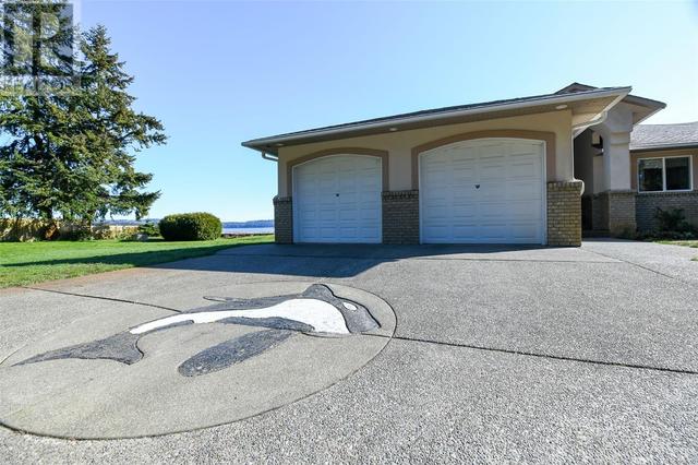 501 Arbutus Bay Rd, House detached with 3 bedrooms, 3 bathrooms and 10 parking in Comox Valley A BC | Image 26