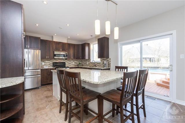 125 Kimpton Drive, House detached with 4 bedrooms, 3 bathrooms and 4 parking in Ottawa ON | Image 12