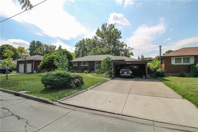 70 Crestdale Avenue, House detached with 5 bedrooms, 1 bathrooms and 4 parking in St. Catharines ON | Image 9