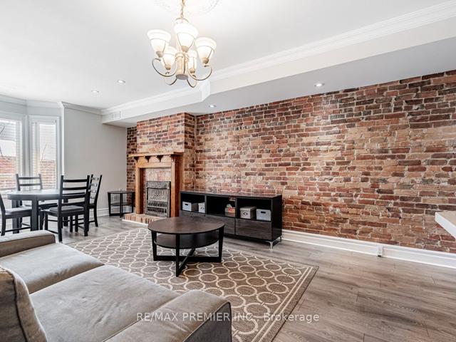 10 St Annes Rd, House semidetached with 4 bedrooms, 3 bathrooms and 0 parking in Toronto ON | Image 4