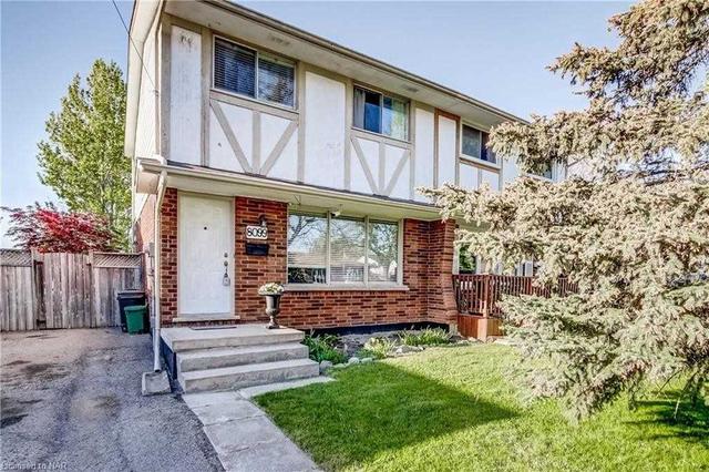 8099 Aintree Dr, House semidetached with 3 bedrooms, 2 bathrooms and 3 parking in Niagara Falls ON | Image 1