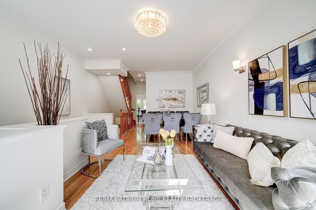 32c Oxford St, House attached with 3 bedrooms, 4 bathrooms and 2 parking in Toronto ON | Image 38