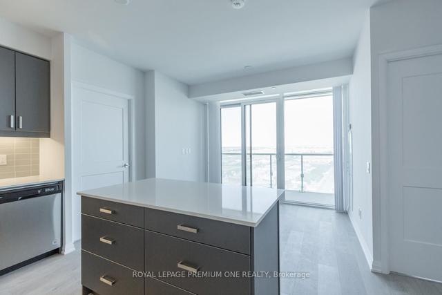 2614 - 7895 Jane St, Condo with 2 bedrooms, 2 bathrooms and 1 parking in Vaughan ON | Image 2