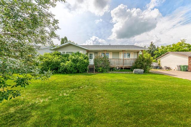 318 1st Street E, House detached with 4 bedrooms, 3 bathrooms and 4 parking in Lashburn SK | Image 1