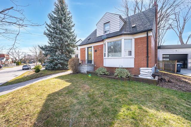 21 Kentroyal Dr, House detached with 3 bedrooms, 2 bathrooms and 5 parking in Toronto ON | Image 23