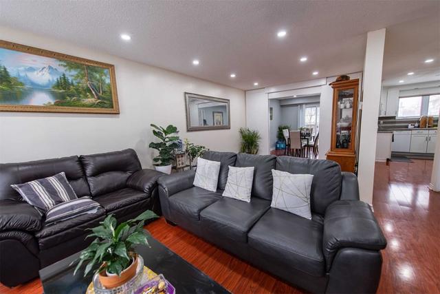 138 Kingswood Dr, House semidetached with 3 bedrooms, 3 bathrooms and 3 parking in Brampton ON | Image 36