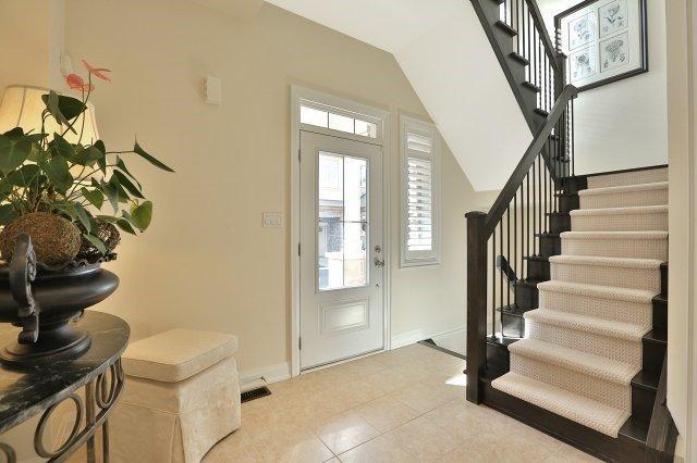 2013 Deerview Common, House attached with 3 bedrooms, 4 bathrooms and 1 parking in Oakville ON | Image 2