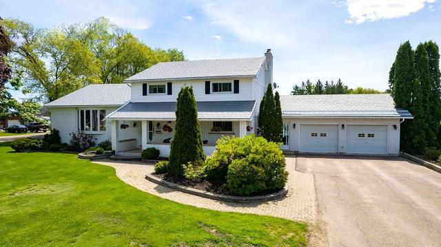 143 Drive In Road, House detached with 4 bedrooms, 2 bathrooms and 6 parking in Laurentian Valley ON | Image 1