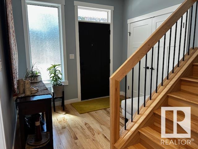 9322 81 Av Nw, House detached with 4 bedrooms, 3 bathrooms and 5 parking in Edmonton AB | Image 5