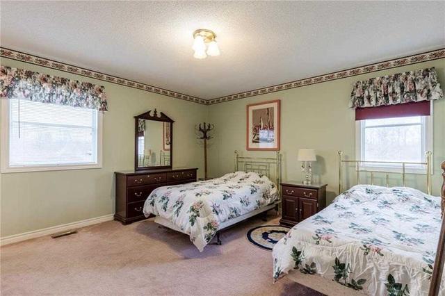 10214 Willoughby Dr, House detached with 3 bedrooms, 2 bathrooms and 12 parking in Niagara Falls ON | Image 3