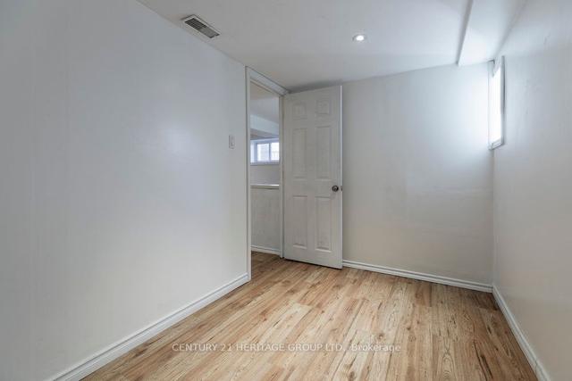 155 East 34th St W, House detached with 2 bedrooms, 2 bathrooms and 5 parking in Hamilton ON | Image 25