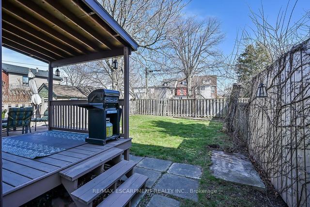 156 Rosslyn Ave N, House detached with 2 bedrooms, 1 bathrooms and 2 parking in Hamilton ON | Image 36