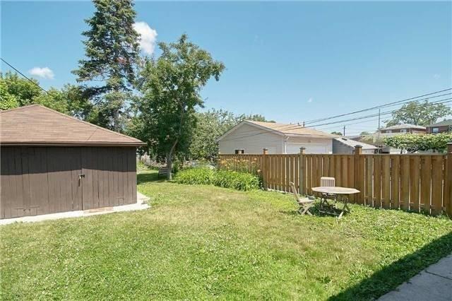122 Lambton Ave, House detached with 2 bedrooms, 2 bathrooms and 2 parking in Toronto ON | Image 10