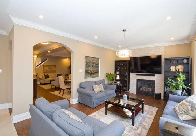 114 Fahey Dr, House detached with 4 bedrooms, 5 bathrooms and 6 parking in Brampton ON | Image 5