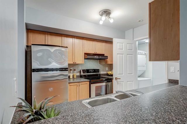 36 - 30 Turntable Cres, Townhouse with 2 bedrooms, 1 bathrooms and 1 parking in Toronto ON | Image 3
