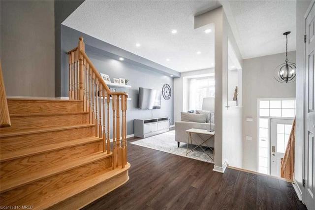 32 Jersey Lane, House attached with 3 bedrooms, 2 bathrooms and 2 parking in Halton Hills ON | Image 5