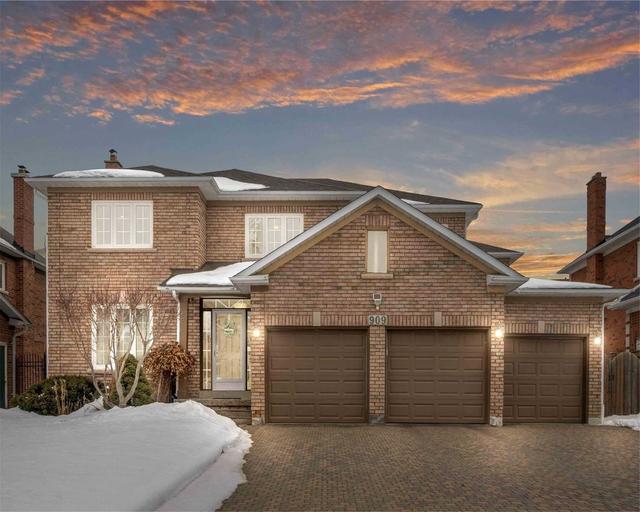 909 Damascus Crt, House detached with 5 bedrooms, 5 bathrooms and 12 parking in Newmarket ON | Image 1