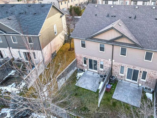 71 Arlington Cres, Townhouse with 3 bedrooms, 3 bathrooms and 2 parking in Guelph ON | Image 30