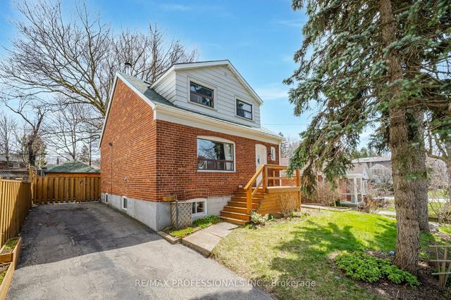 117 Eastville Ave, House detached with 3 bedrooms, 3 bathrooms and 4 parking in Toronto ON | Image 35