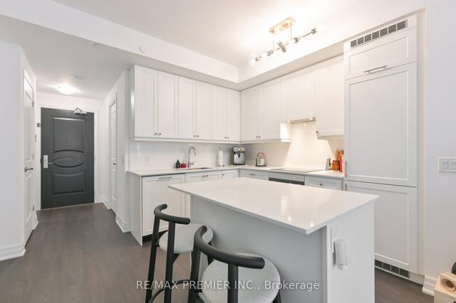 1910 - 9075 Jane St, Condo with 1 bedrooms, 2 bathrooms and 1 parking in Vaughan ON | Image 3