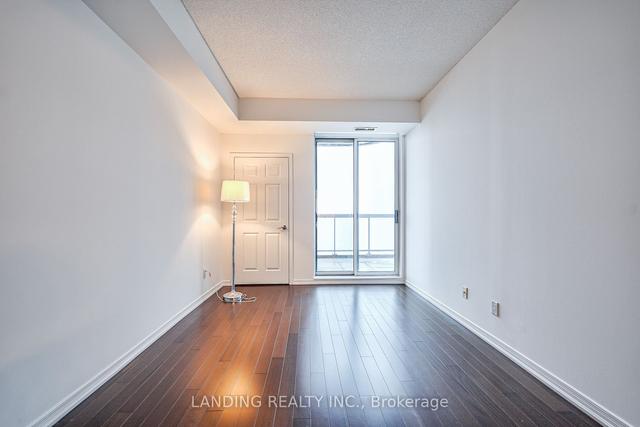 501 - 8 Hillcrest Ave, Condo with 2 bedrooms, 2 bathrooms and 1 parking in Toronto ON | Image 8