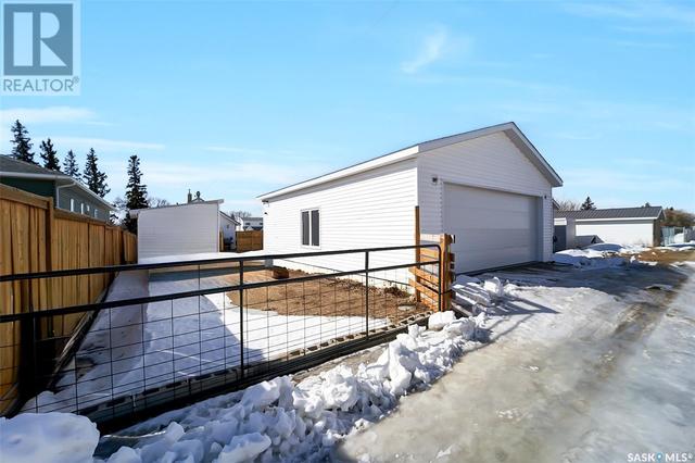 207 5th Avenue E, House detached with 3 bedrooms, 2 bathrooms and null parking in Biggar SK | Image 44