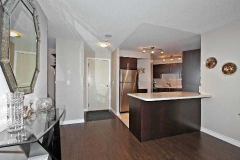 802 - 18 Harding Blvd, Condo with 2 bedrooms, 2 bathrooms and 1 parking in Richmond Hill ON | Image 3