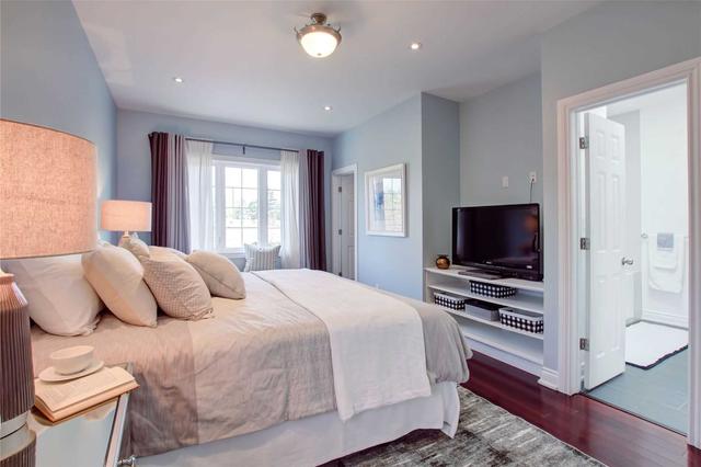 1 Oakridge Dr, House detached with 4 bedrooms, 4 bathrooms and 3 parking in Toronto ON | Image 15