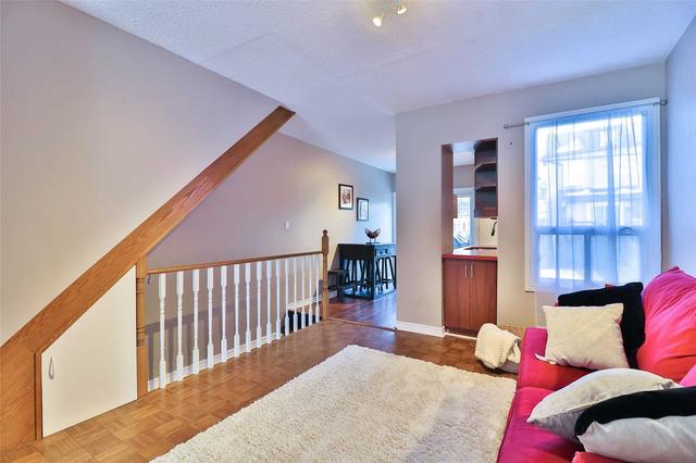 809 Pape Ave, House semidetached with 3 bedrooms, 2 bathrooms and 0 parking in Toronto ON | Image 23