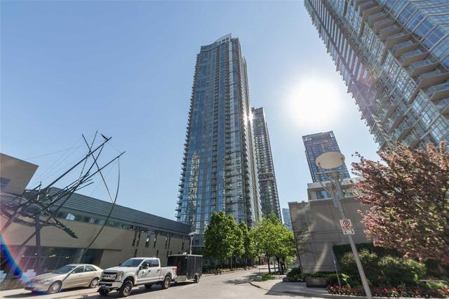 203 - 35 Mariner Terr, Condo with 1 bedrooms, 1 bathrooms and 1 parking in Toronto ON | Image 1