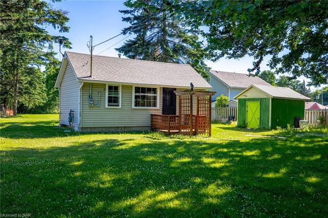 4973 Beach Road, House detached with 2 bedrooms, 1 bathrooms and 4 parking in Port Colborne ON | Image 2