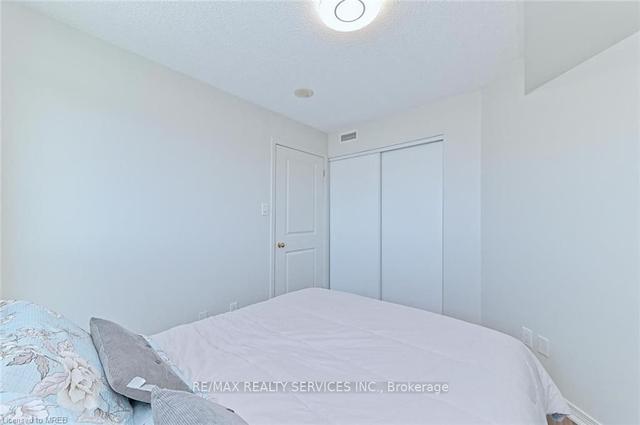 2201 - 9 George St, Condo with 2 bedrooms, 1 bathrooms and 1 parking in Brampton ON | Image 21