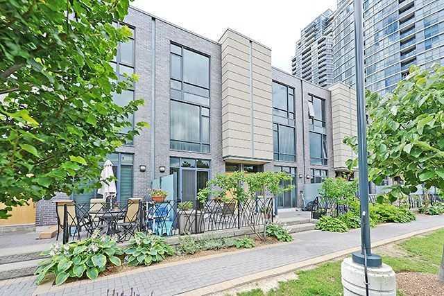 Th 67 - 27 Valhalla Inn Rd, Townhouse with 3 bedrooms, 3 bathrooms and 1 parking in Toronto ON | Image 1